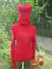 Roter Pullover mit langem Rollkragen1